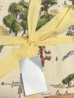 New Disney Winnie the Pooh Blanket. NWT